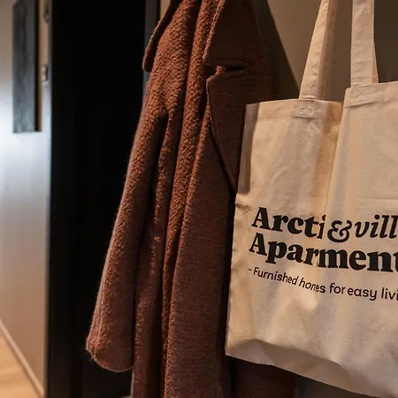 아파트 Arctic Mustache